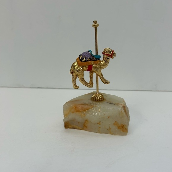 Gold figurine/ camel standing on a pole/pole is attached to onyx or quartz stone - Picture 3 of 11
